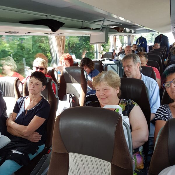 Im Bus sind schon alle gespannt