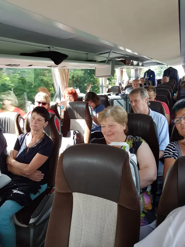 Im Bus sind schon alle gespannt