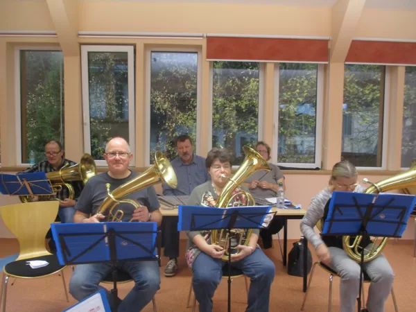 Die Amboss-Polka wird einstudiert