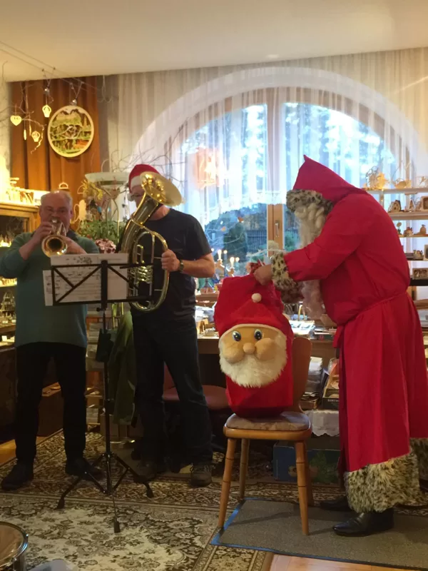Basteln und Musik und Wichteln im Erzgebirge