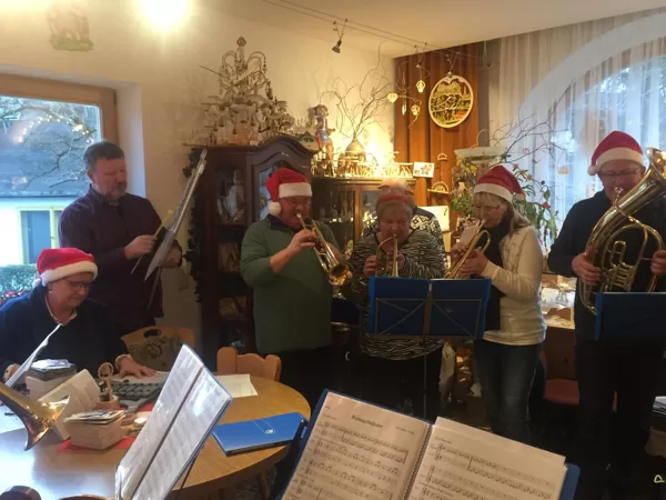 Basteln und Musik im Erzgebirge