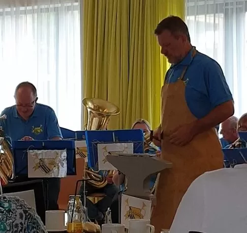 Uwe und der Amboss